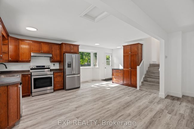 250 William St E, House other with 3 bedrooms, 2 bathrooms and 3 parking in Parkhill ON | Image 8