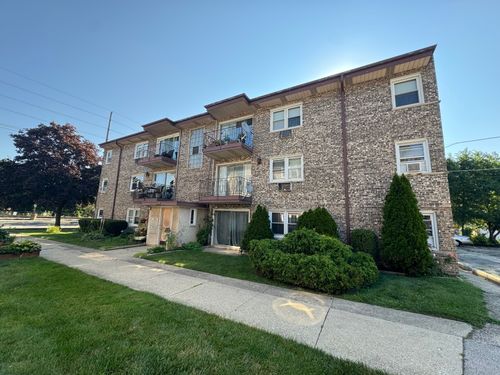apt-2ne-8545 Arnold Ave, River Grove, IL, 60171-1455 | Card Image