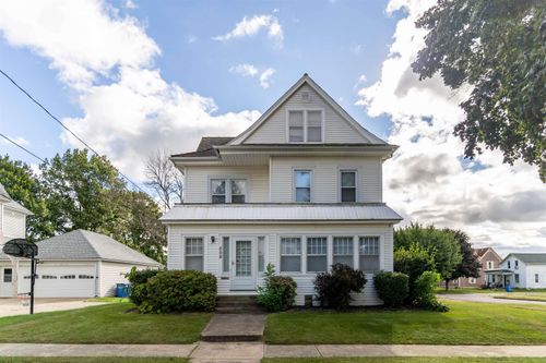 808 7th St, Grundy Center, IA, 50638-1402 | Card Image