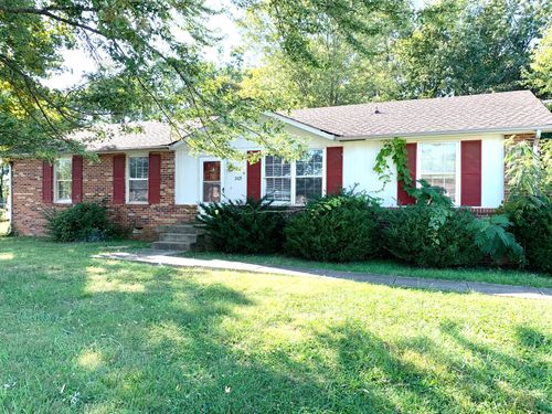2425 Pendleton Dr, Clarksville, TN, 37042-5639 | Card Image