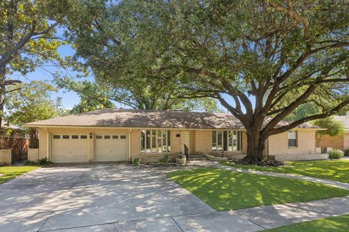1722 Robin Ln, Garland, TX, 75042-8230 | Card Image
