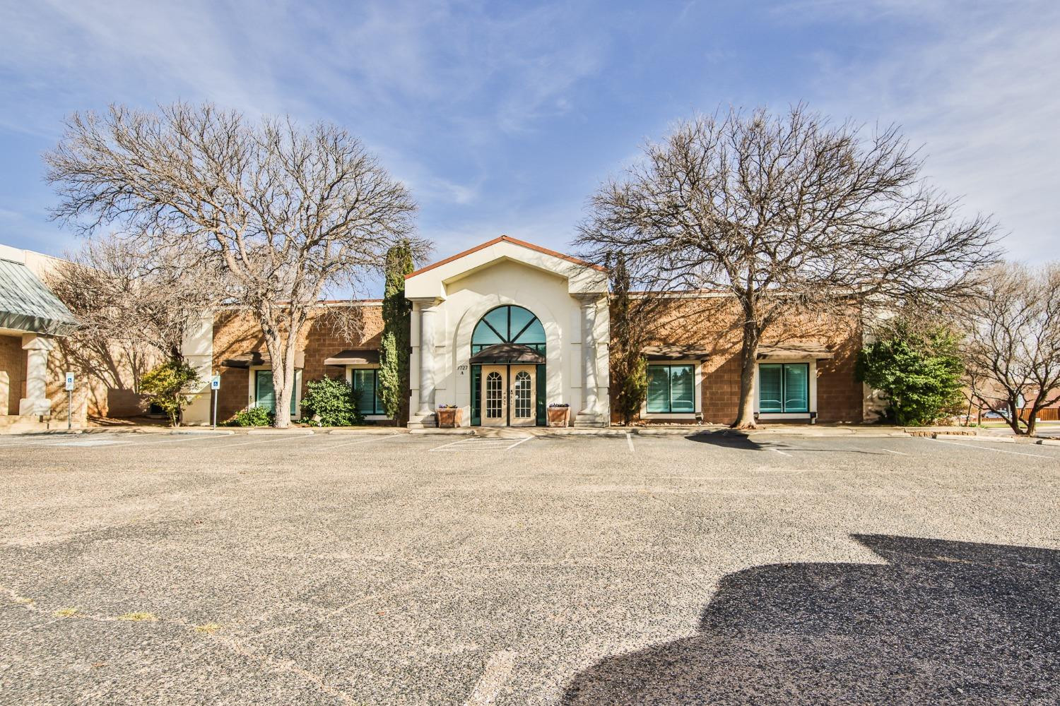 7727 Quaker Ave, Lubbock, TX 79424
