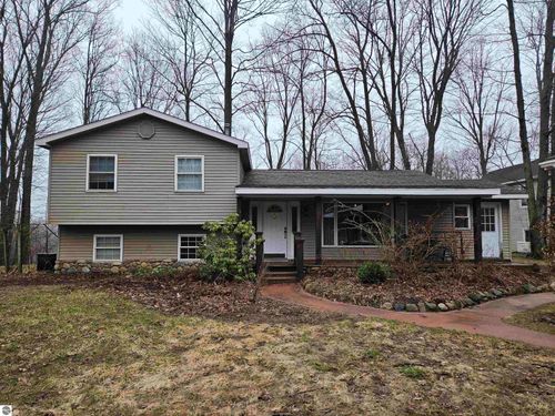 2475 E Potter Road, Traverse City, MI, 49696 | Card Image