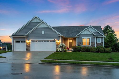 213 Emerald Ct, Port Washington, WI, 53074 | Card Image