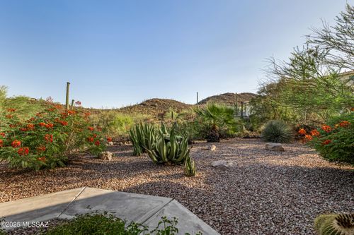 975 N Canyon Moonlight Pl, Tucson, AZ, 85745-1589 | Card Image