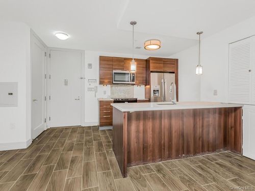 1d-701 Ridge Hill Blvd, Yonkers, NY, 10710-7708 | Card Image