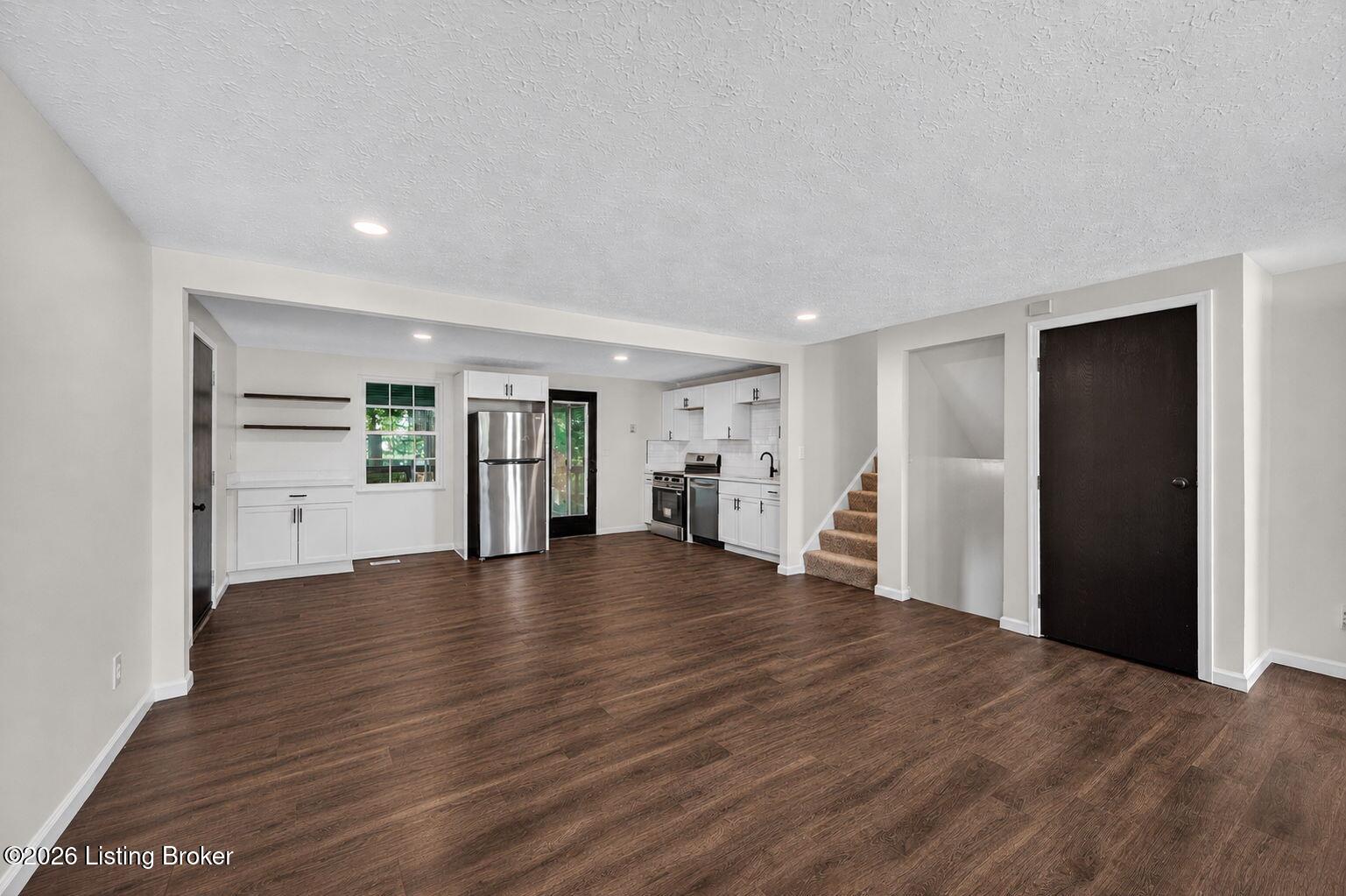 Residential in Crestwood 5