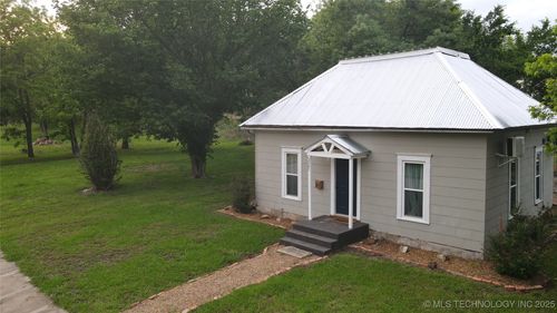 321 E 10th St, Pawhuska, OK, 74056-3052 | Card Image