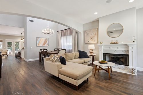 5179 Knollwood Way, Woodland Hills, CA, 91364-1356 | Card Image