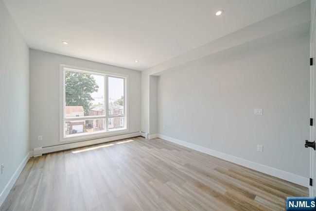 39 Henry Ave, Home with 3 bedrooms, 4 bathrooms and null parking in Palisades Park NJ | Image 21