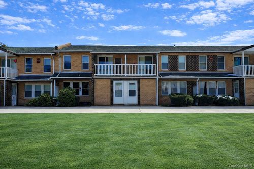 250 Artist Lake Dr, Middle Island, NY, 11953-2322 | Card Image