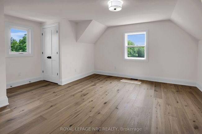 2021 Victoria Ave, Home with 5 bedrooms, 4 bathrooms and 50 parking in Pelham ON | Image 13