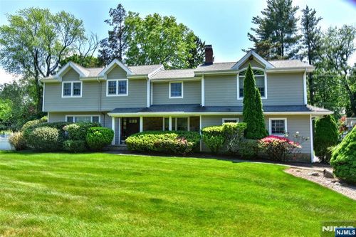 3 Avon Pl, Woodcliff Lake, NJ, 07677-7724 | Card Image