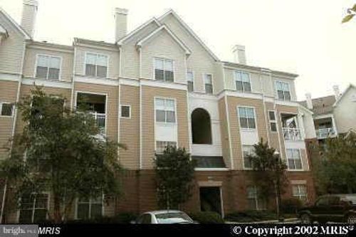 apt-304-2203 Westcourt Ln, HERNDON, VA, 20170-5823 | Card Image