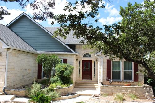 3 Springwood Cir, Wimberley, TX, 78676-2811 | Card Image