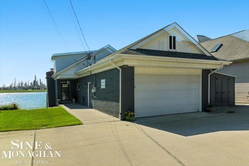 69 Gratiot Blvd, Marysville, MI, 48040-1122 | Card Image