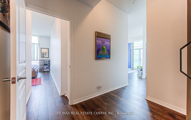 3303 - 220 Burnhamthorpe Rd W, Condo with 2 bedrooms, 2 bathrooms and null parking in Mississauga ON | Image 4