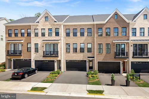 42133 Shining Star Sq, BRAMBLETON, VA, 20148-6477 | Card Image