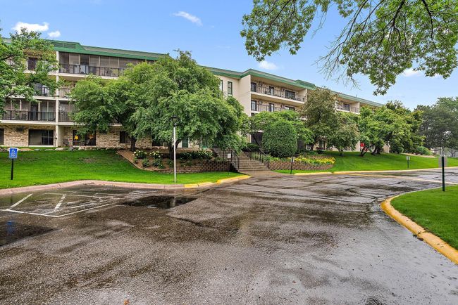 APT-409 - 10411 Cedar Lake Rd, Condo with 2 bedrooms, 2 bathrooms and null parking in Minnetonka MN | Image 29