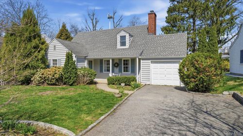 6 Derby Road, North Hempstead, NY, 11050 | Card Image