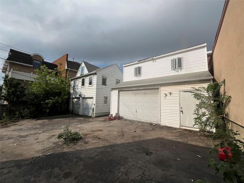 5611 Remsen Pl, Maspeth, NY, 11378-2425 | Card Image