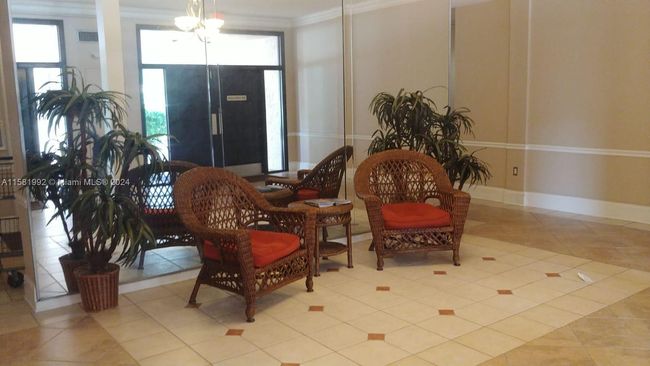 APT-1N - 500 Executive Center Dr, Condo with 2 bedrooms, 2 bathrooms and null parking in West Palm Beach FL | Image 27