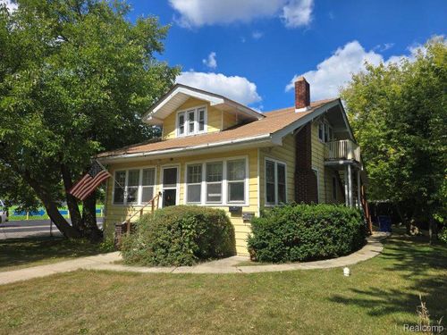 1074 Myrtle Ave, Waterford, MI, 48328-3886 | Card Image