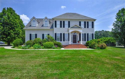 126 Parkview Ln, Reidsville, NC, 27320-9448 | Card Image
