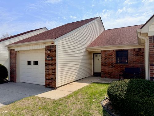 15-6407 Friendship Cir, Indianapolis, IN, 46268-4021 | Card Image