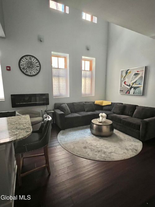 apt-101-5 Spring St, Saratoga Springs, NY, 12866-3179 | Card Image