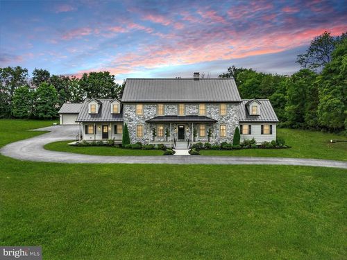 160 Vida Ln, Dover, PA, 17315-2084 | Card Image