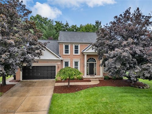 8554 Acadia Dr, Sagamore Hills, OH, 44067-3220 | Card Image
