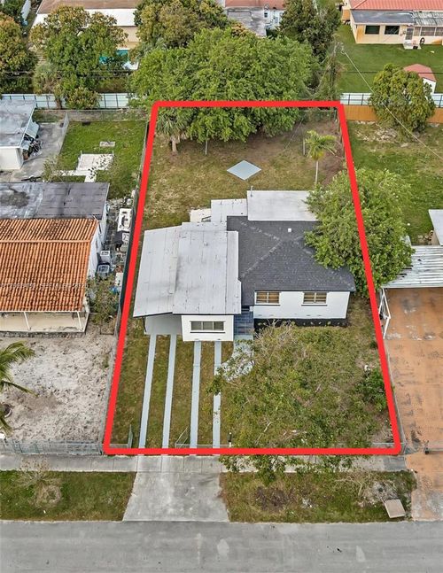1365 Ne 130th St, North Miami, FL, 33161-4330 | Card Image