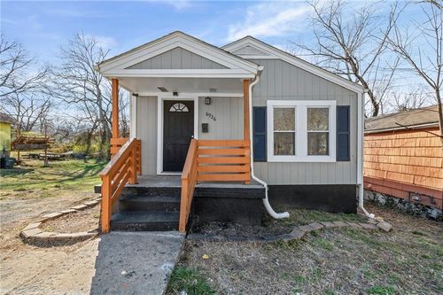 6926 College Ave, Kansas City, MO, 64132-3218 | Card Image