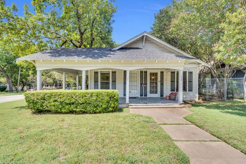 110 W Lampasas St, Ennis, TX, 75119-4712 | Card Image