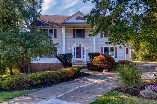 111 Waverly Ln, Chagrin Falls, OH, 44022-4177 | Card Image