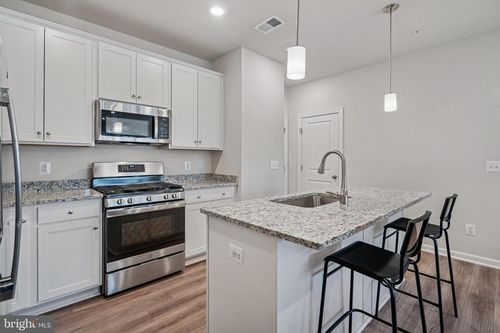 9707 Vang Dr, LANHAM, MD, 20706-2583 | Card Image