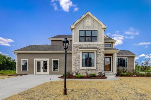15111999 Mistletoe Rd, Germantown, WI, 53022-5649 | Card Image