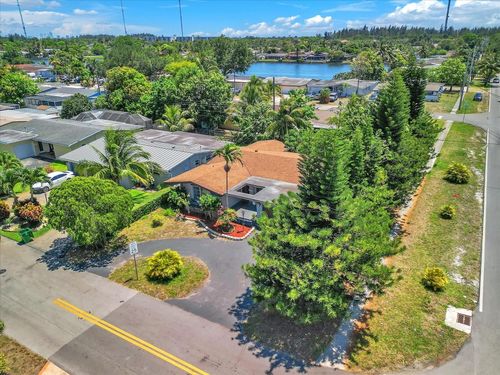 6772 Camelia Dr, Miramar, FL, 33023-4847 | Card Image