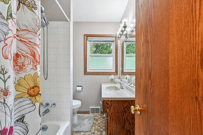 Bathroom | Image 17