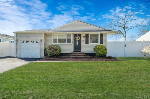50 Lantern St, Huntington, NY, 11743-4744 | Card Image