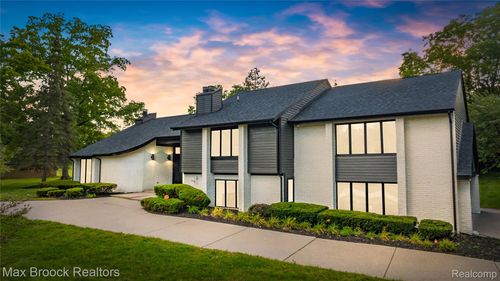 3332 Barlyn Ln, Bloomfield Hills, MI, 48302-1400 | Card Image