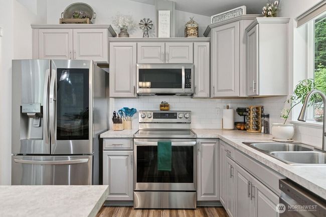 And this kitchen with Smart Appliances is definitely a today's must have! | Image 8