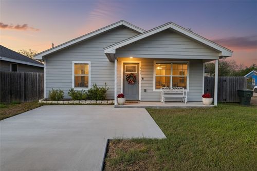 200 W 4th St, Alice, TX, 78332-4418 | Card Image