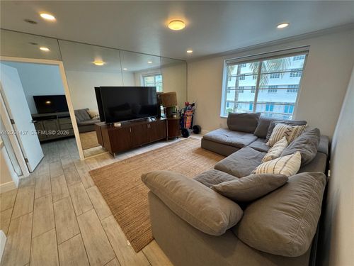 305-1460 Ocean Dr, Miami Beach, FL, 33139-4190 | Card Image