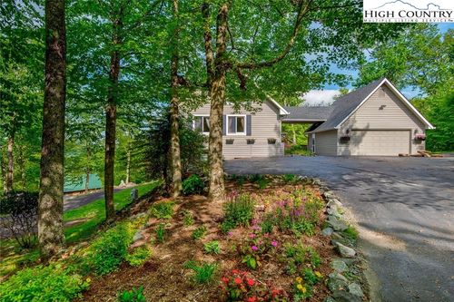 569 Shelter Rock Cir, Sugar Mountain, NC, 28604-9699 | Card Image