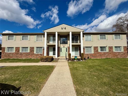 8214 24 Mile Rd, Shelby Twp, MI, 48316-3573 | Card Image