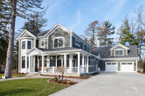 545 Wisconsin Ave, Delafield, WI, 53018-1443 | Card Image