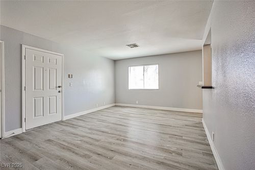 apt-204-5121 Pioneer Ave, Las Vegas, NV, 89146-8188 | Card Image