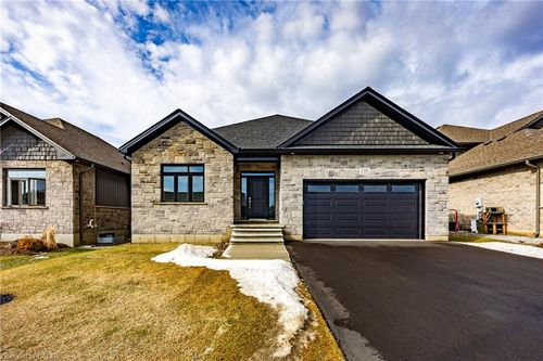 135 Gibbons St, Waterford, ON, N0E1Y0 | Card Image